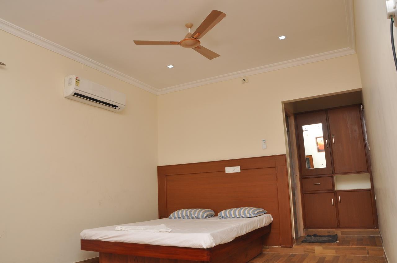 Altis Lodge Erode Exterior photo